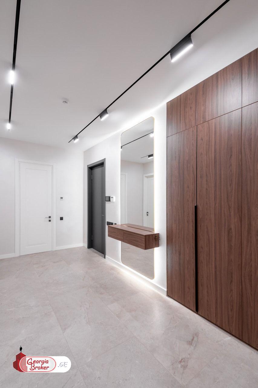 იყიდება ახალი გარემონტებული 4 ოთახიანი ბინა ვაკეში